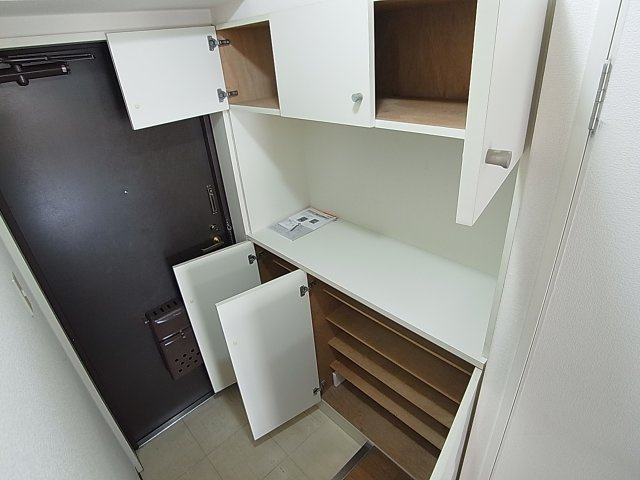 ワコーレ上沢の玄関|大きなシューズBOX完備してます