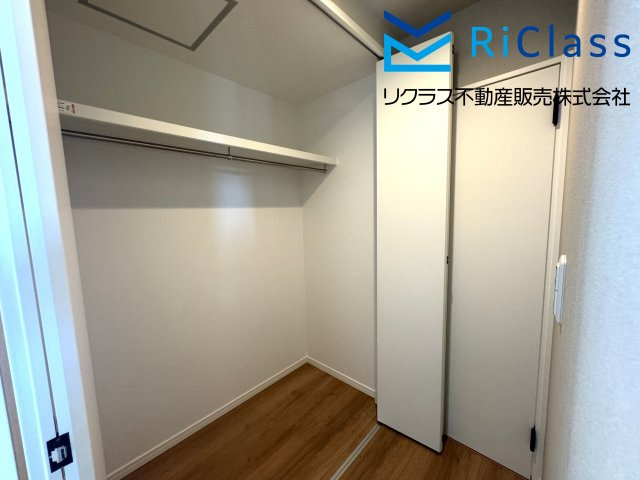 新築戸建　神戸市兵庫区氷室町2丁目12の寝室|クローゼット内部です