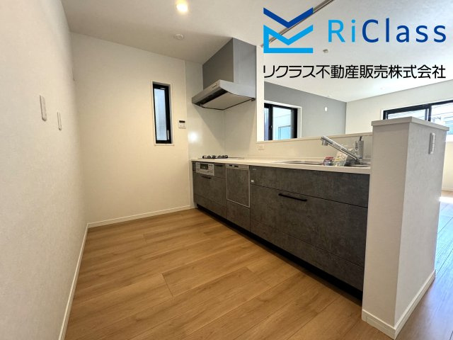 新築戸建　神戸市兵庫区氷室町2丁目12のキッチン|対面式システムキッチンです