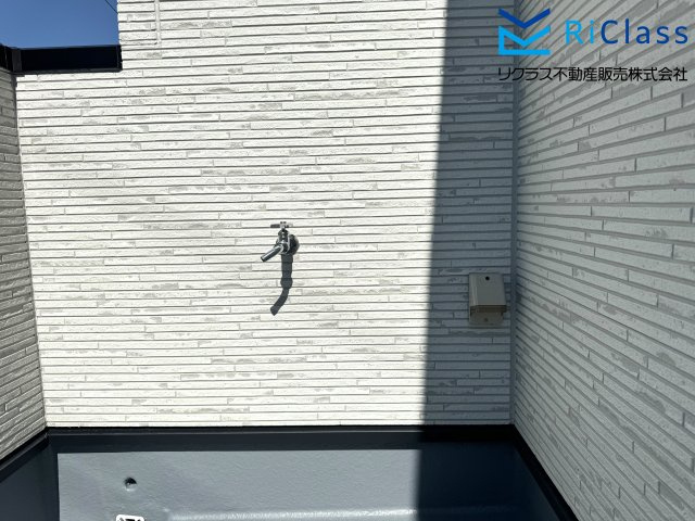 新築戸建　神戸市兵庫区氷室町2丁目12のバルコニー|バルコニーには便利な水栓とコンセント付きです