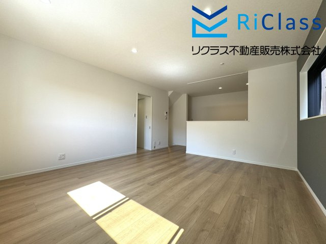 新築戸建　神戸市兵庫区氷室町2丁目12の居間・リビング|ダウンライトを設置したおしゃれなリビングです