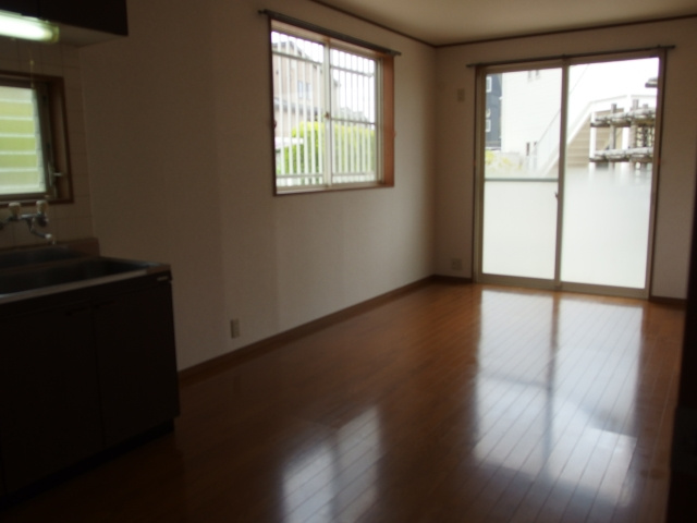 ドエルマルシェＥの居間・リビング