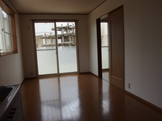 ドエルマルシェＥの居間・リビング