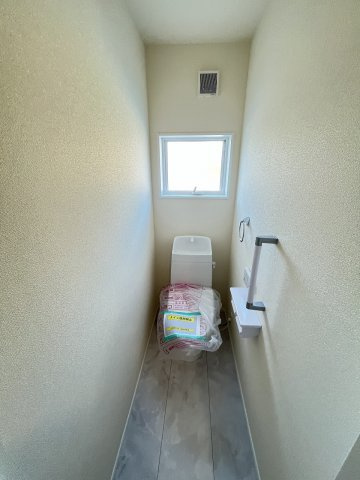 【トイレ】 | 糸島市加布里5丁目第8　2号棟・平屋（全2棟）【仲介手数料無料・0円】 | 現地写真。