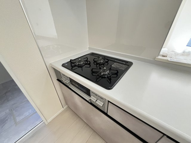 【キッチン】 | 糸島市加布里5丁目第8　2号棟・平屋（全2棟）【仲介手数料無料・0円】 | 現地写真。