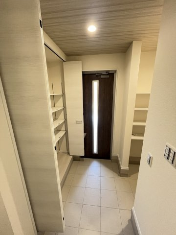 【玄関】 | 糸島市加布里5丁目第8　2号棟・平屋（全2棟）【仲介手数料無料・0円】 | 現地写真。