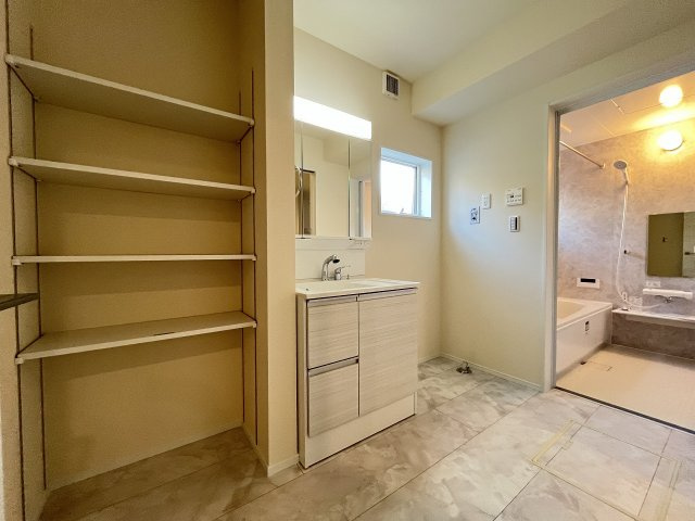 【洗面所】 | 糸島市加布里5丁目第8　2号棟・平屋（全2棟）【仲介手数料無料・0円】 | 現地写真。