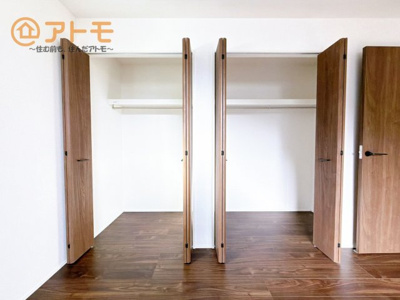 【内装】 | 駿東郡清水町徳倉第1期　新築戸建　2号棟 | ハンガーパイプ付きのクローゼットは季節ものなどを収納することができて便利です♪