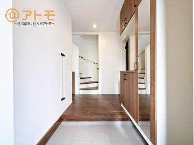 【玄関】 | 駿東郡清水町徳倉第1期　新築戸建　2号棟 | 玄関は収納付きで使い勝手良好♪見た目もすっきり♪