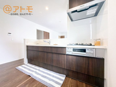 【キッチン】 | 駿東郡清水町徳倉第1期　新築戸建　2号棟 | 対面タイプならキッチン内にいながらご家族やお客様との会話が楽しめます♪