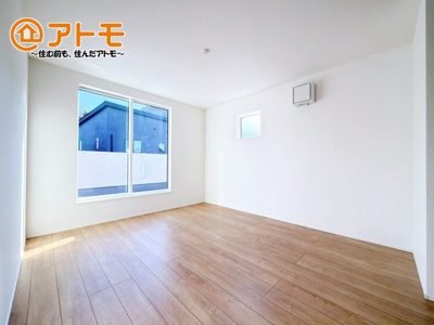 【寝室】 | 駿東郡清水町徳倉第1期　新築戸建　1号棟 | 各居室に収納がついているので、部屋の中をすっきり見せることができますね！