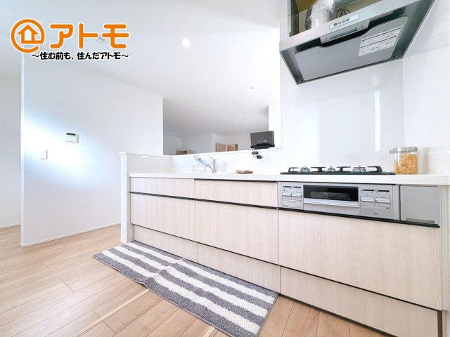 【キッチン】 | 駿東郡清水町徳倉第1期　新築戸建　1号棟 | 対面タイプならキッチン内にいながらご家族やお客様との会話が楽しめます♪