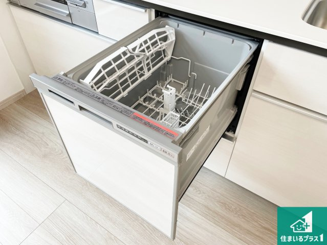 尼崎市大庄西町　新築一戸建ての設備|食事後の一仕事、食器洗いをボタン一つでお任せできちゃいます！場所を取らないビルトイン式なので、お料理スペースもしっかり確保！