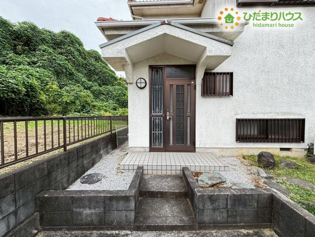 吉見町御所　中古一戸建ての玄関