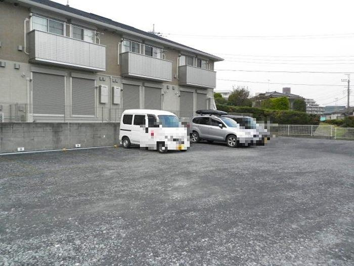 メゾンド・グローリーの駐車場|駐車場に車を止められます