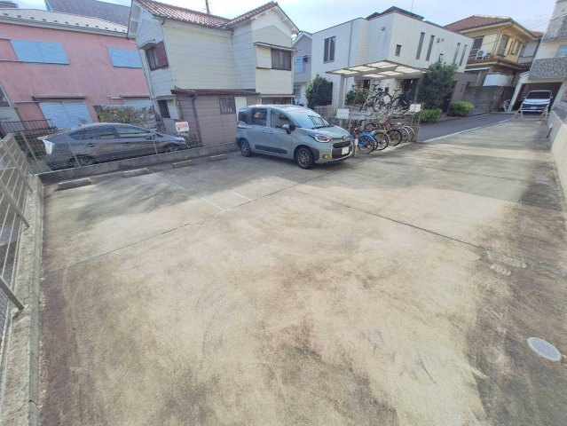 グランソレイユ本牧|敷地内駐車場