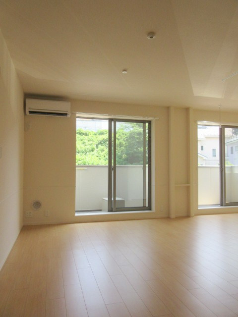 グランソレイユ本牧の居間・リビング|南向きの広々したＬＤＫ　※同仕様