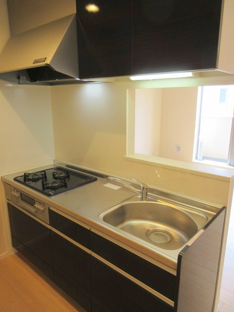 グランソレイユ本牧のキッチン|グリル付３口ガスシステムキッチン　※同仕様