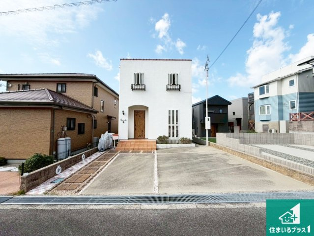 南あわじ市阿那賀　中古一戸建ての外観|周辺は落ち着いた街並みの住宅地！子育てがしやすい住環境です！気になることがありましたら、お気軽にお問い合わせください！