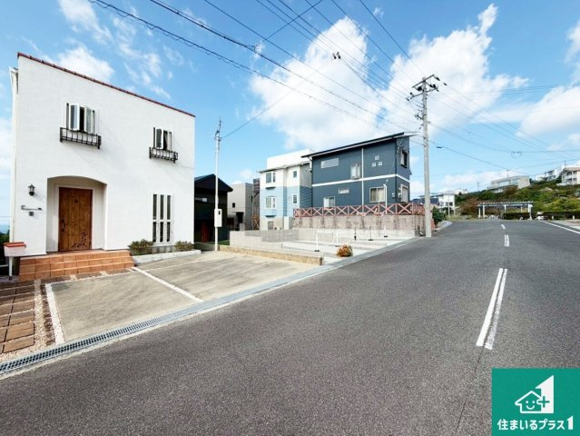 南あわじ市阿那賀　中古一戸建ての前面道路含む現地写真|周辺は落ち着いた街並みの住宅地！子育てがしやすい住環境です！まだ未完成ですが、現地でしかわからない事もございます。是非一度ご覧ください。