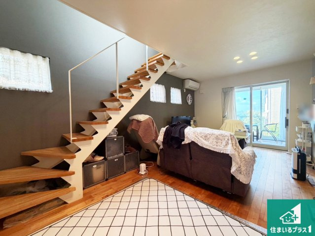 南あわじ市阿那賀　中古一戸建ての居間・リビング|周辺は落ち着いた街並みの住宅地！子育てがしやすい住環境です！まだ未完成ですが、現地でしかわからない事もございます。是非一度ご覧ください。