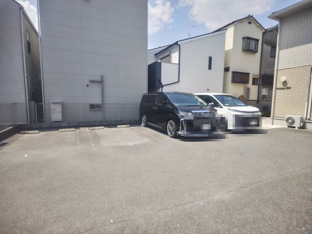 D-room美田の駐車場