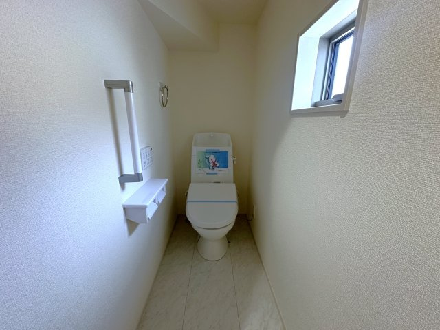 明石市朝霧町1丁目新築戸建のトイレ