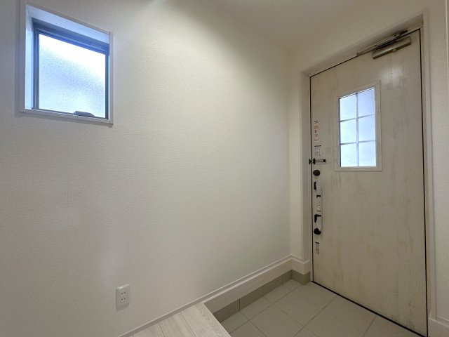 明石市朝霧町1丁目新築戸建の玄関