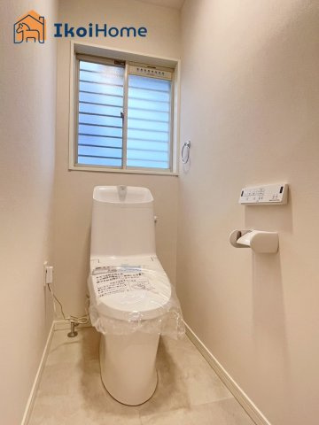 神戸市西区樫野台4丁目　中古戸建のトイレ|【ホームページに現地動画掲載中】●年中無休：当日予約可●1階・2階ウォッシュレット付のお手洗いです