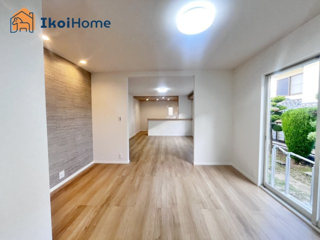 神戸市西区樫野台4丁目　中古戸建の居間・リビング|【ホームページに現地動画掲載中】●年中無休：当日予約可●明るいリビングは約22帖ございます！