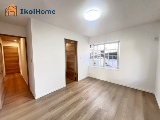 神戸市西区樫野台4丁目　中古戸建の寝室|【ホームページに現地動画掲載中】●年中無休：当日予約可●1階洋室6.4帖になります。WIC付き