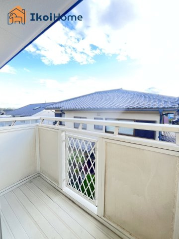 神戸市西区樫野台4丁目　中古戸建のバルコニー|【ホームページに現地動画掲載中】●年中無休：当日予約可●2階洋室6.5帖からバルコニーに出入り可能！