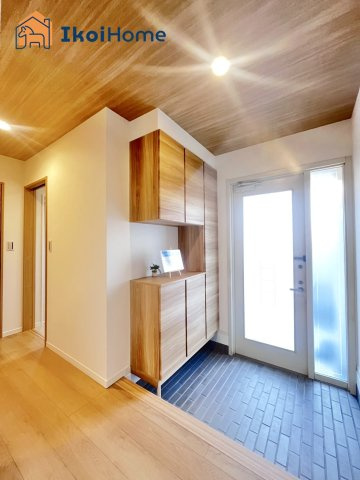 神戸市西区樫野台4丁目　中古戸建の玄関|【ホームページに現地動画掲載中】●年中無休：当日予約可●コの字型の大型靴箱がございます！