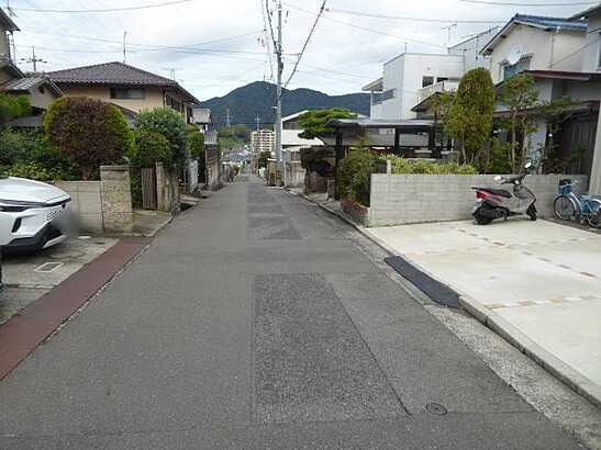 【前面道路含む現地写真】