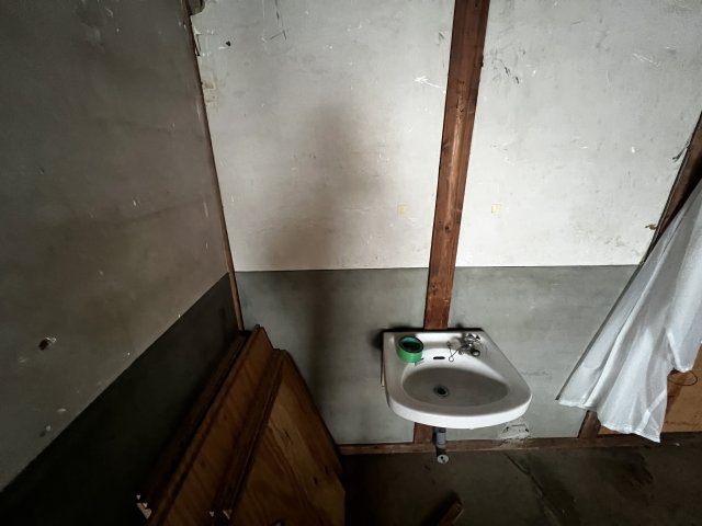 共友メリヤス有限会社3番３番倉庫の設備|手洗い場