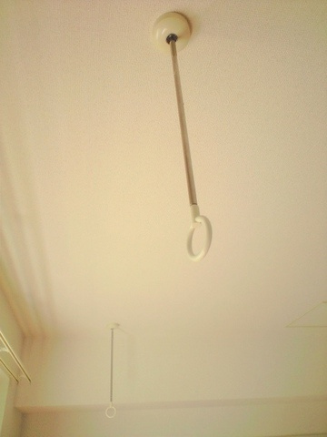 ファミール白楽のその他|雨の日も安心　室内物干フック