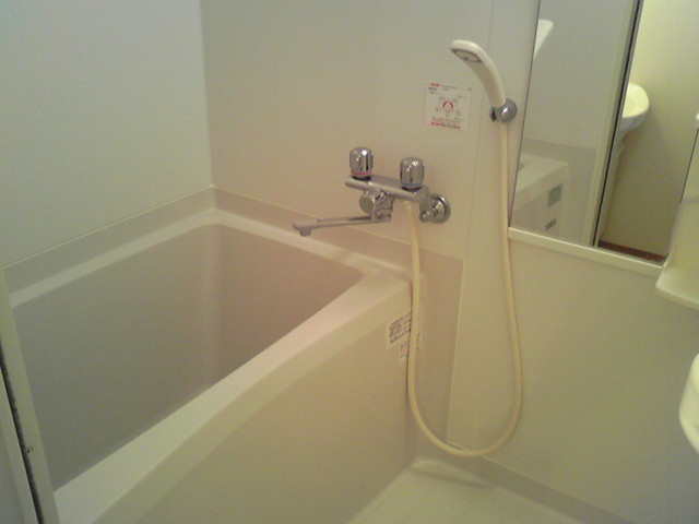 ファミール白楽の浴室|ゆとりあるお風呂で一日の疲れを癒しましょう