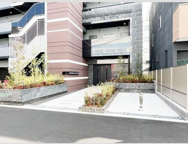 S-RESIDENCE城東SEVERのエントランス