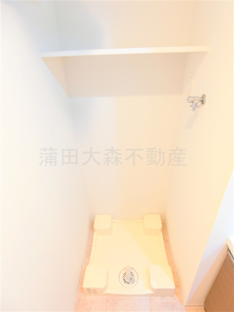 ラフィスタ蒲田南Ⅱの設備|棚付きの洗濯機置き場