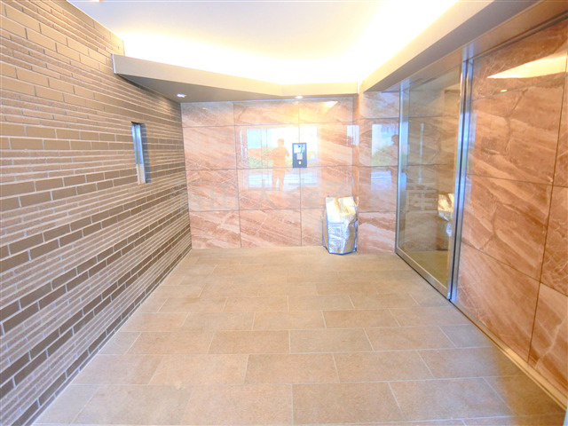 ラフィスタ蒲田南Ⅱのエントランス|防犯カメラ+TVモニター付オートロック宅配BOXメールBOX管理人室　エントランス