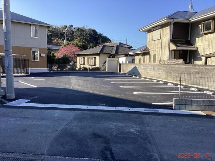 グラシア　カーサの駐車場