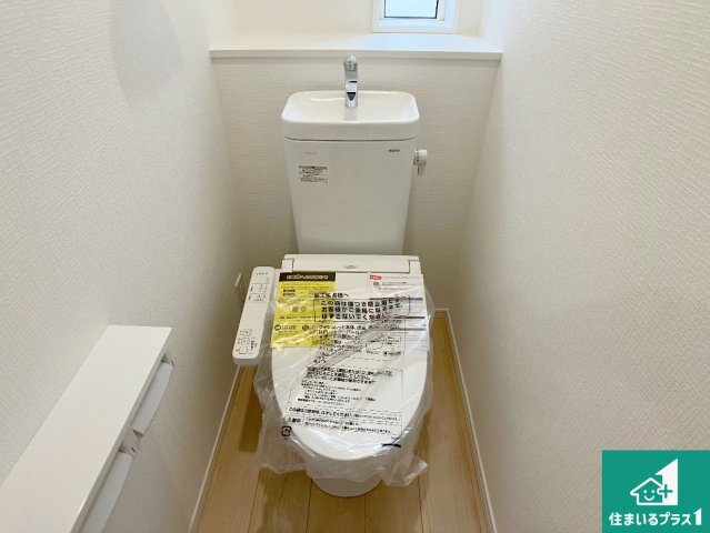 姫路市大津区天満　第6期　新築一戸建てのトイレ|1・2階の2ヶ所にあるので、朝の忙しい時間の順番待ちもなく、深夜の利用にも大変便利です。