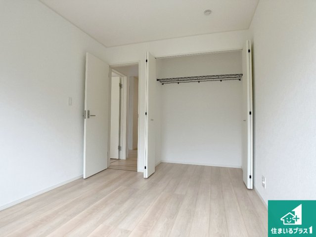 姫路市大津区天満　第6期　新築一戸建ての洋室|収納スペースが充実しているので子供の成長に合わせてたくさん収納ができます！家族構成に合わせた様々な活用ができる収納！