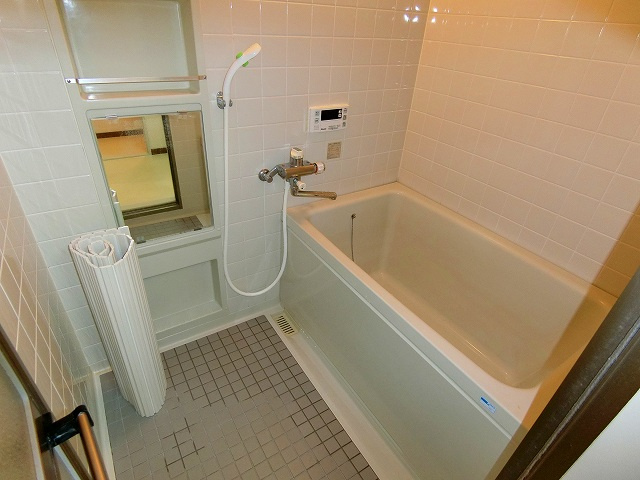 ヴィラ浜甲子園の浴室