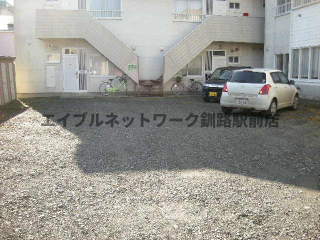 メゾンルミエールⅡの駐車場