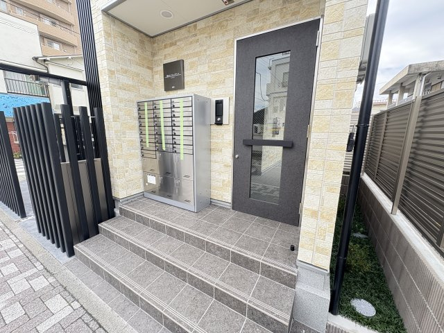 福生セイワレジデンスのエントランス