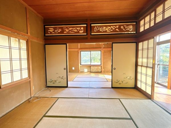 八戸市大字新井田字出口平の洋室|【リフォーム前】北東側8帖洋室にリフォームするお部屋の写真です。フローリング張り、壁天井クロス仕上げ、照明新品交換、クローゼット新設等を行います。