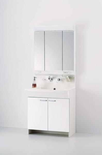 八戸市大字新井田字出口平の内観：施工例|【同仕様画像】新品交換予定の洗面化粧台は三面鏡タイプを採用しました。朝の支度がしやすく、見た目もすっきりします。