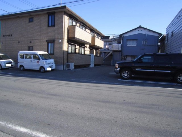 エクレール南の駐車場