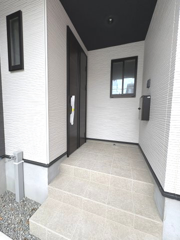 【玄関】 | 福岡市西区愛宕浜4丁目1期　1号棟（全3棟）【仲介手数料無料・0円】 | 現地写真。
